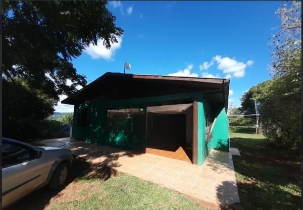 Casa para alugar com 3 dormitórios, 1 banheiro e 1 vaga de garagem no bairro Zona Rural