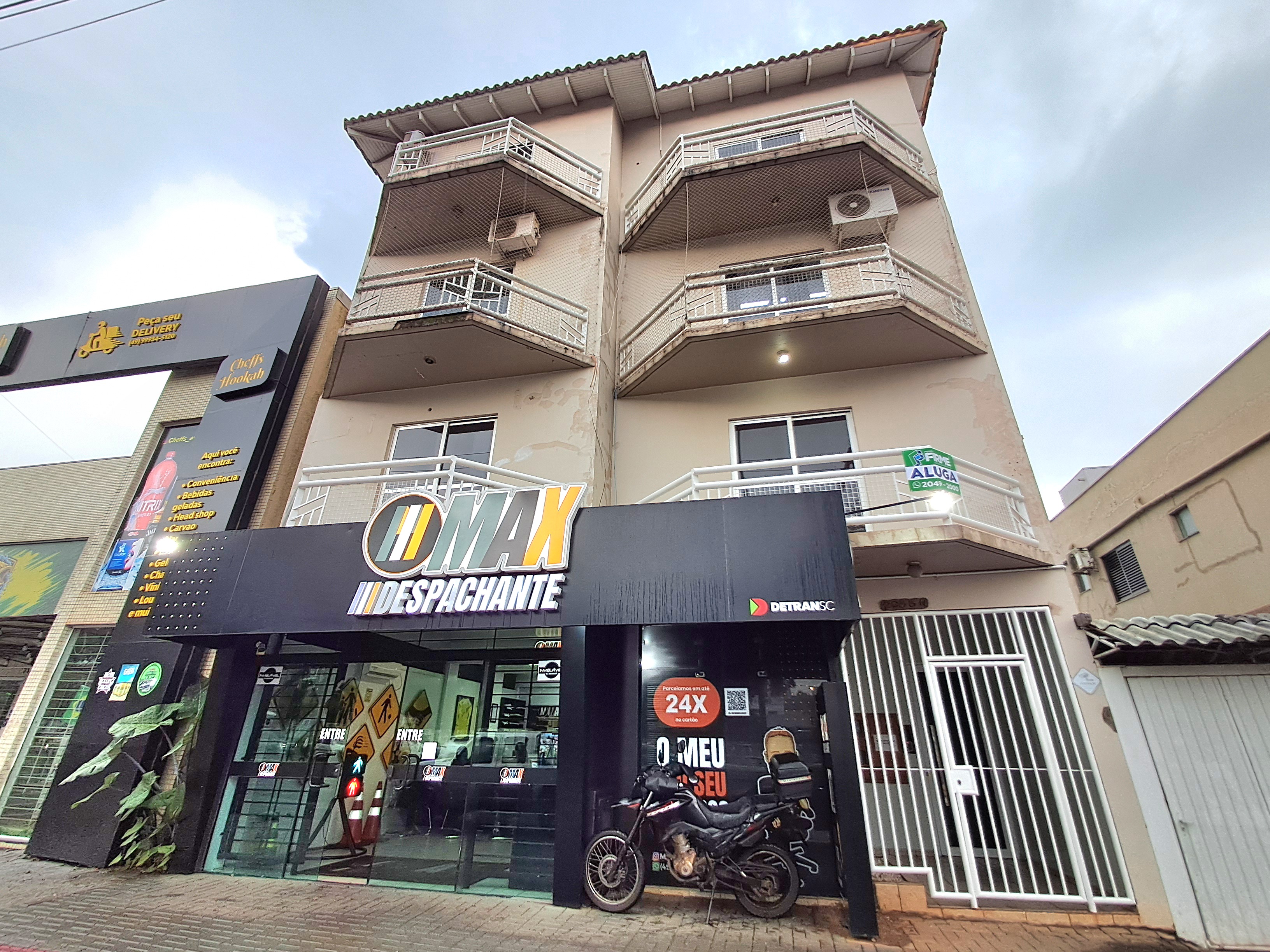 Apartamento para alugar com 3 dormitórios, 2 banheiros e 1 vaga de garagem no bairro Passo dos Fortes