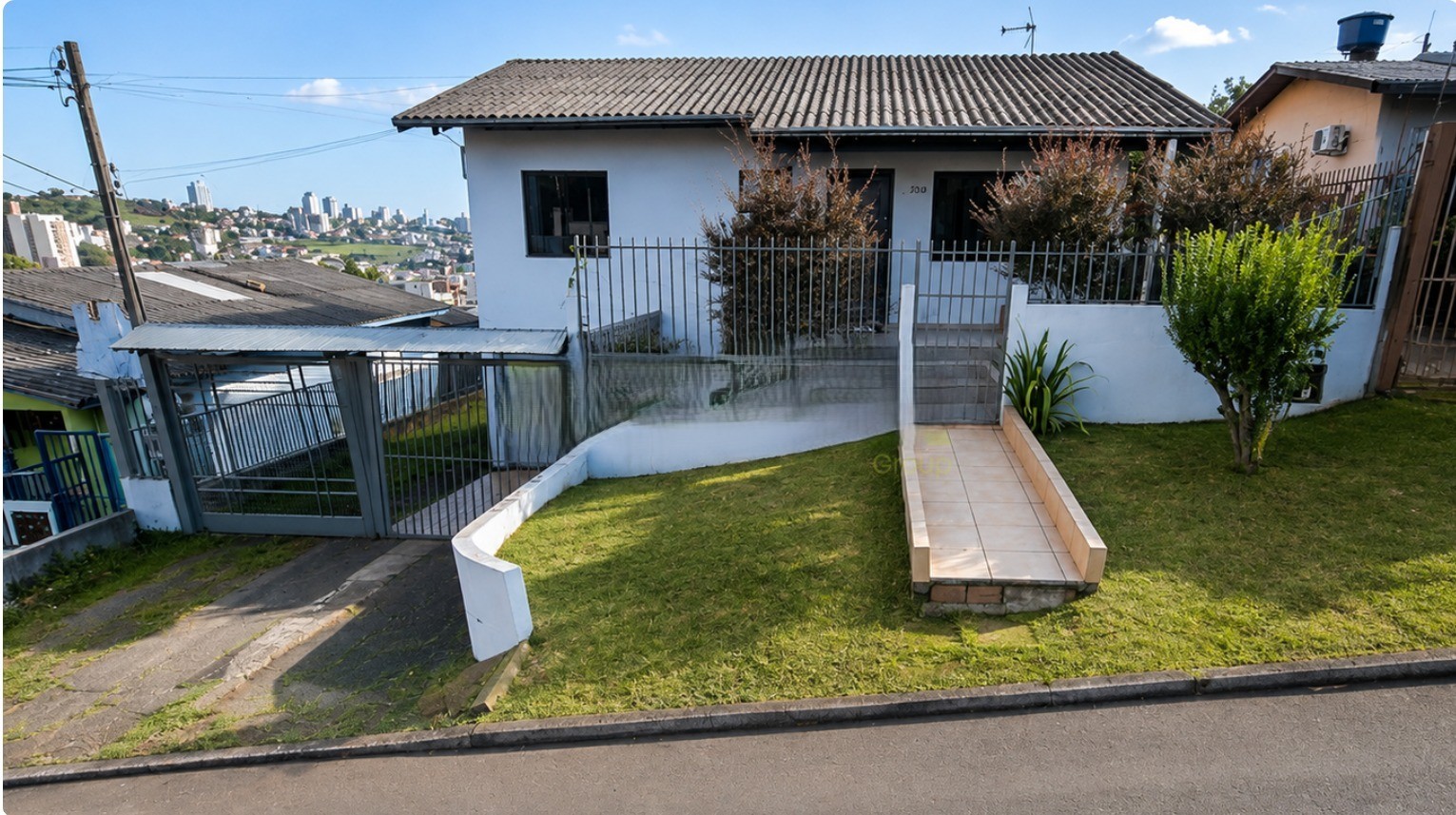 Casa para alugar com 3 dormitórios e 2 vagas de garagens no bairro Esplanada