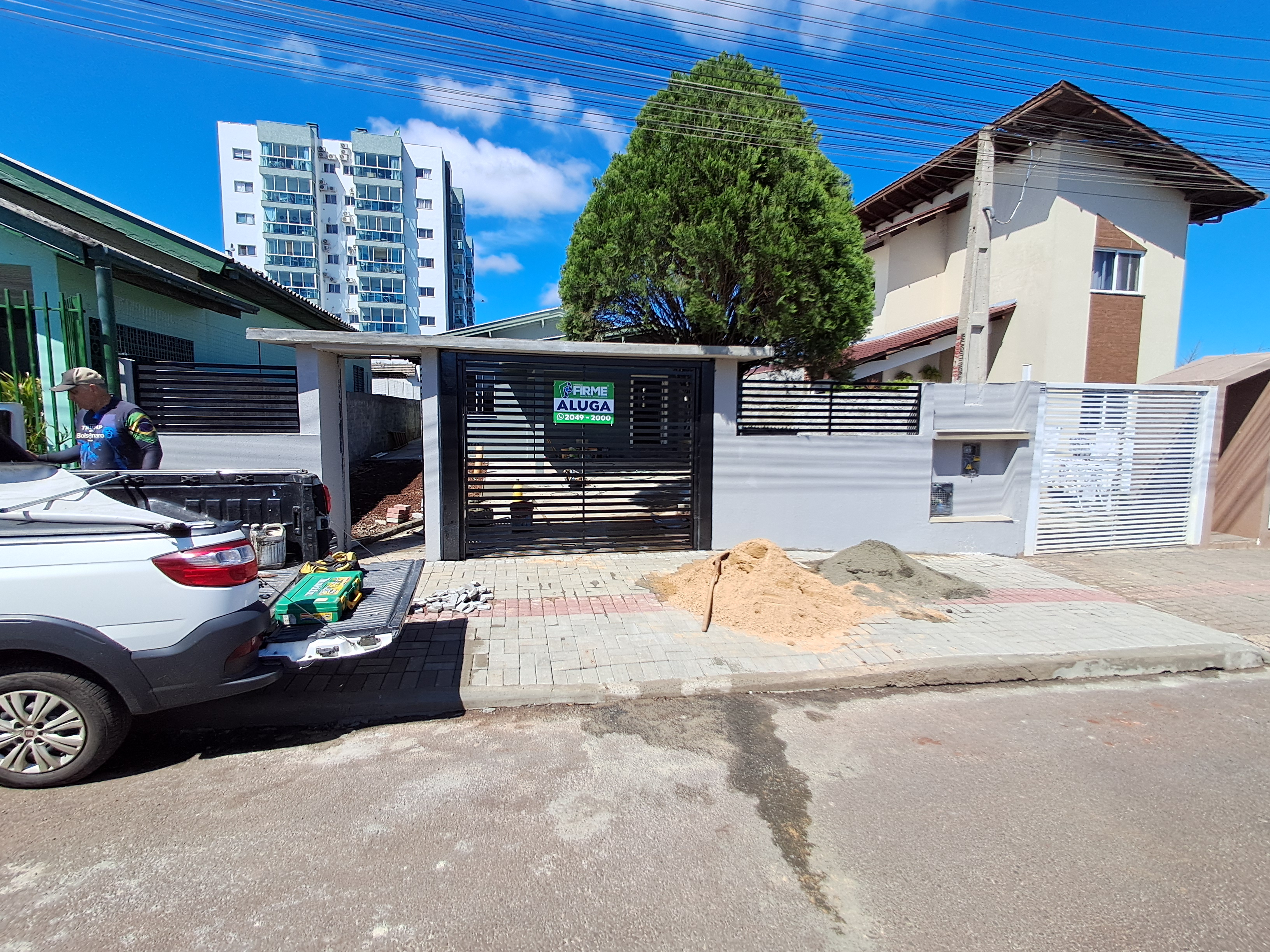 Casa para alugar com 2 dormitórios, 1 banheiro, 2 vagas de garagens e 80m² de área privativa no bairro Líder