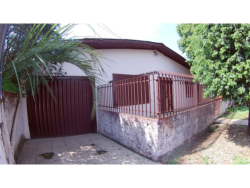 Casa para alugar com 4 dormitórios, 1 banheiro, 1 vaga de garagem e 166m² de área privativa no bairro Santo Antônio